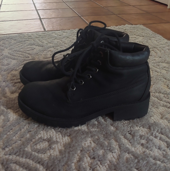 Black Canadiana Boots - Picture 2 of 9